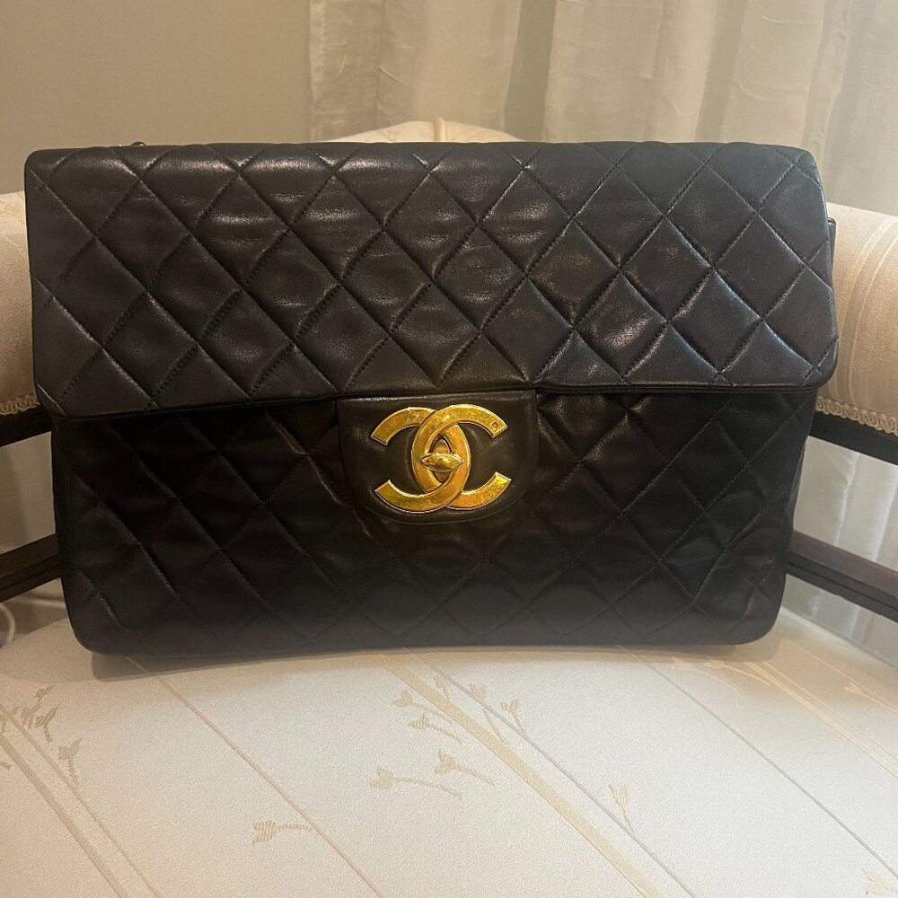 Chanel Vintage Classic Lambskin Shoulder Flap Bag – Black / Gold Hardware